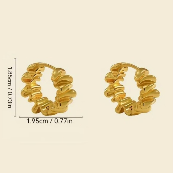 ✨Zara Siena Gold Crinkle Huggie Earrings - Picture 3 of 7